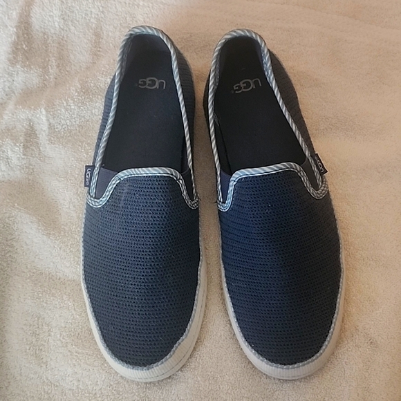 UGG Slip Ons - Picture 1 of 3